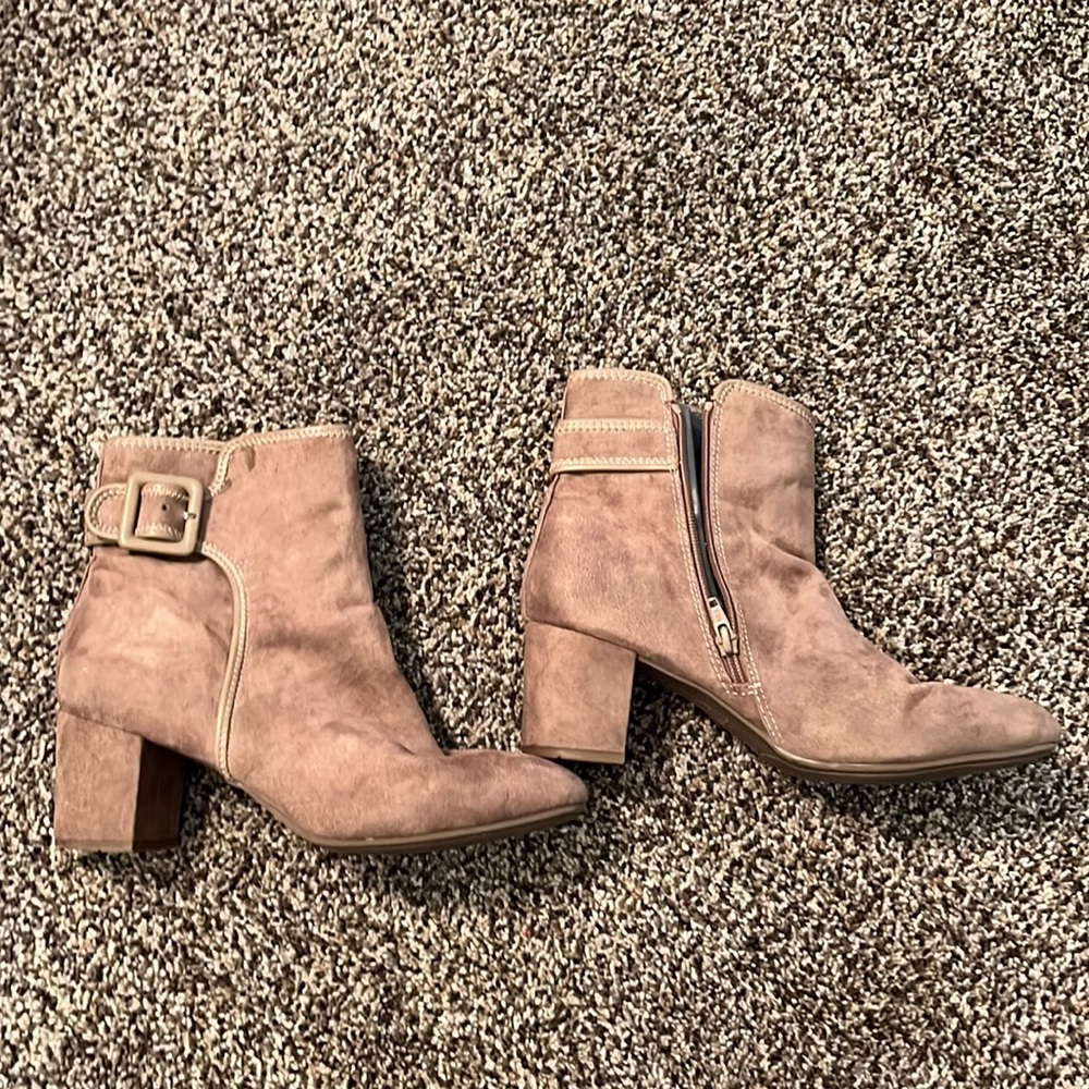 Tan/brown heeled booties